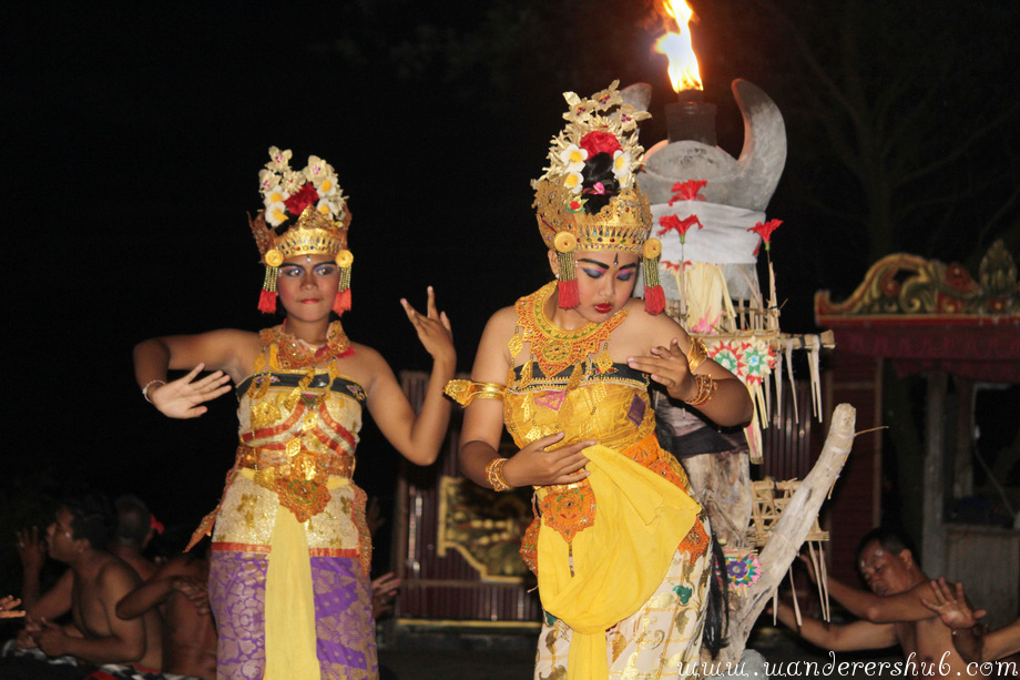 Kecak Dance At Pura Tanah Lot Bali Wanderers Hub